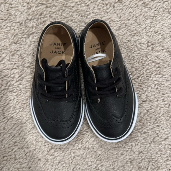 Janie and Jack Wingtip Sneaker - Size 8 (Toddler) - Picture 3 of 4